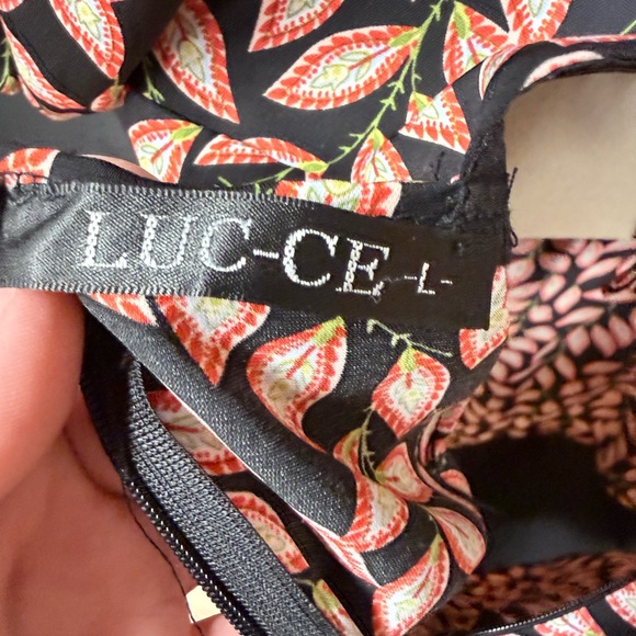 Beautiful Leaf Patterned Dress with Puff Sleeves - Picture 8 of 12